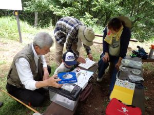 同定会　愛読書の図鑑で同定